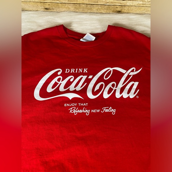 Delta Adult Size L Red White Coca-Cola Logo Short Sleeve Crew Neck T-Shirt - Picture 5 of 7